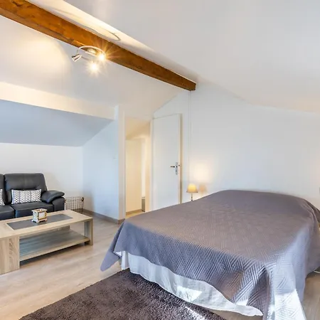 Augustine Aux Charmes D'antan