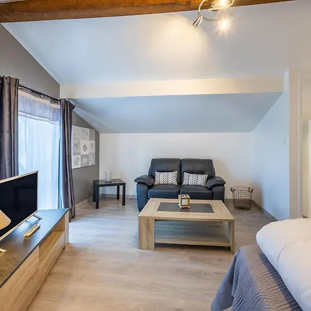 Augustine Aux Charmes D'antan